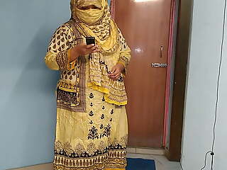 35 Year Old (Ayesha Bhabhi) bakaya paisa lene aye the, paise ke badle padose se kiya Choda Chudi, Hindi Audio - Pakistan