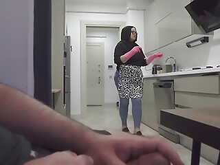 Rash jerk missing dimension watching big ass hijab stepmom in the kitchen.