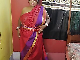 Indian blistering mom showing her racy pussy in red sharee