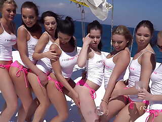 Russian girls' orgy on be transferred to boat