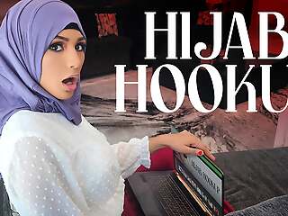 Hijab Latitudinarian Nina Grew Up Watching American Teen Movies And Is Obsessed With Becoming Prom Boss