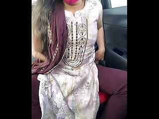 Indian Girl Aarohi video call sex in the car.
