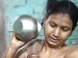Desi Bhabhi Piss round Mouth and Enjoy round Bath