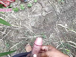 Komal fuck by Malik while working in the field