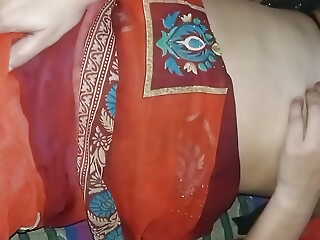 Bhabhi ki Desi chudai ka viral MMS, Indian hot girl was fucked by her show one's age