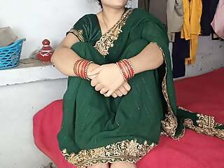 Beautiful sexy bhabhi less green saree