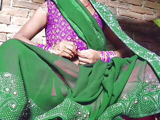 Bhaiya ne bhabhi ko chod ke chut se pesab karwa diya.indian newly unavailable wed ki first time saree me pati suhagrat manaya.hindi