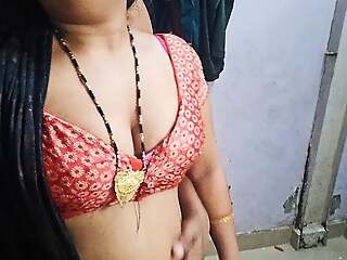 Indian Desi XXX Video. Indian Desi Hot Sexy Bhabhi Aishwarya Ki Chut Ki Gatma Garam Chudai. Indian Desi Hindi BF Video.